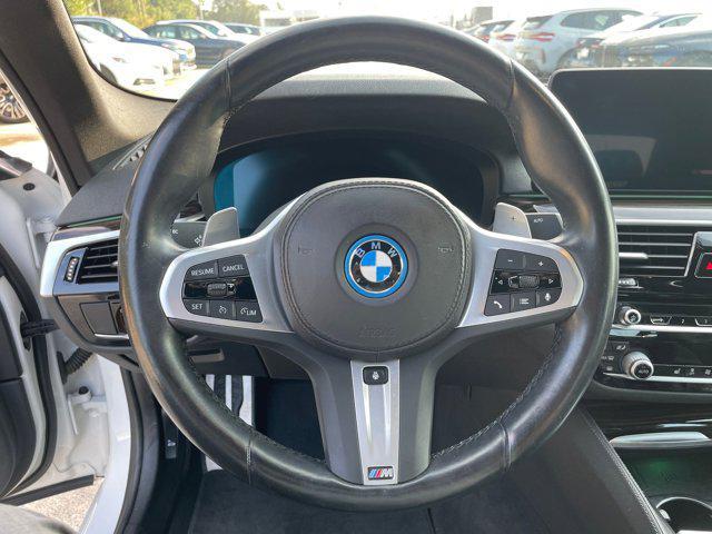 Photo of 2022 Alpine White BMW 530e