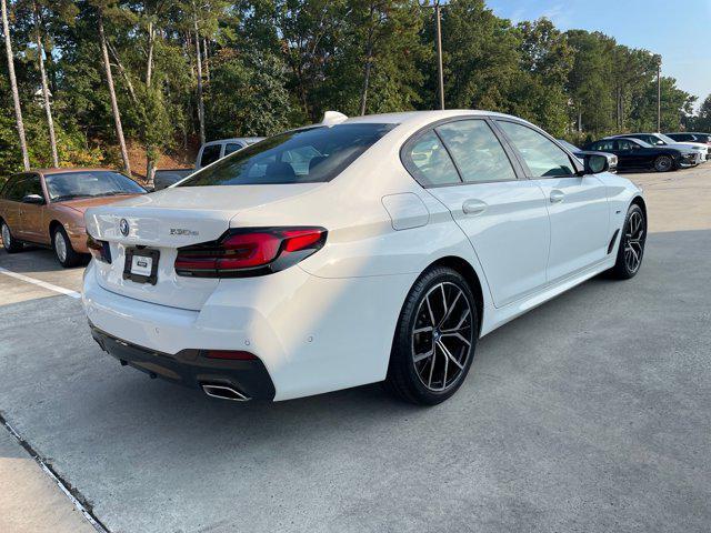 Photo of 2022 Alpine White BMW 530e