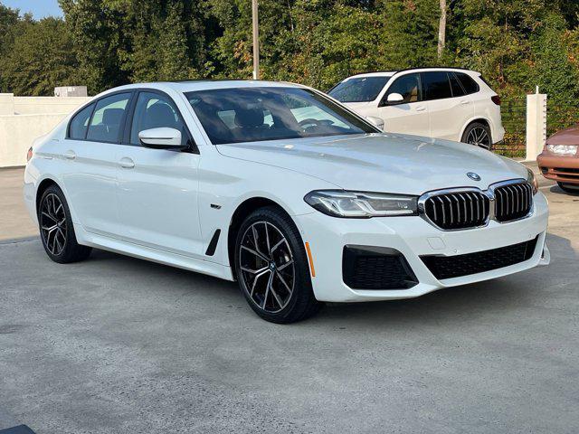 Photo of 2022 Alpine White BMW 530e