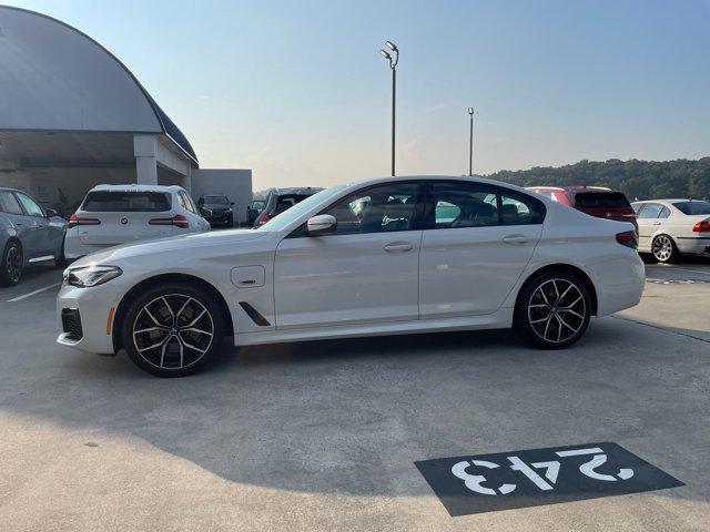 Photo of 2022 Alpine White BMW 530e