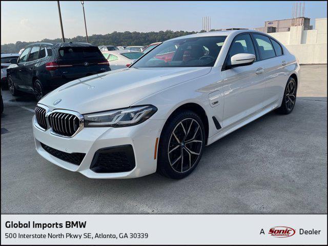 Photo of 2022 Alpine White BMW 530e