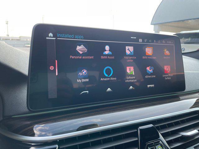 Photo of 2022 Alpine White BMW 530e
