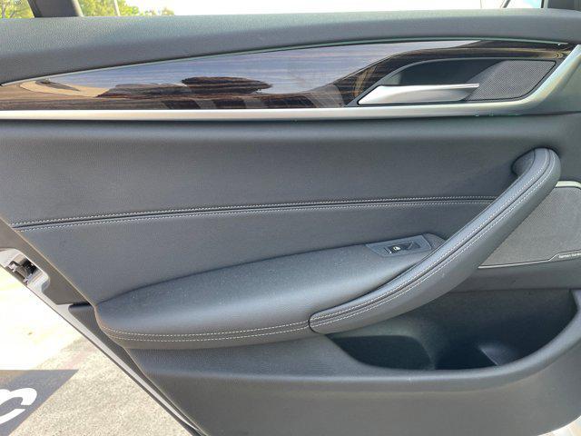 Photo of 2022 Alpine White BMW 530e