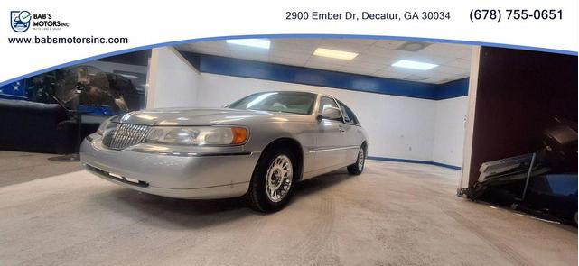 2001 Lincoln Town Car