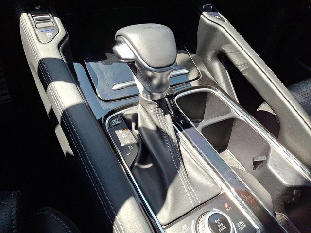 Photo of 2023 Glacial White Pearl Kia Telluride