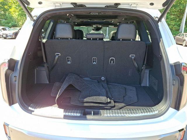 Photo of 2023 Glacial White Pearl Kia Telluride