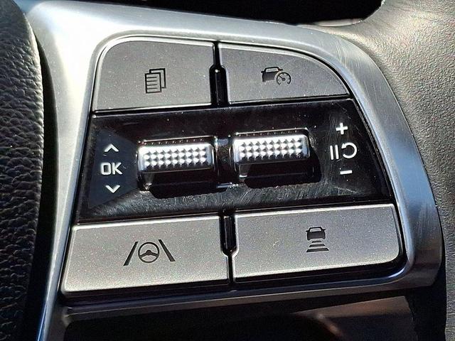 Photo of 2023 Glacial White Pearl Kia Telluride