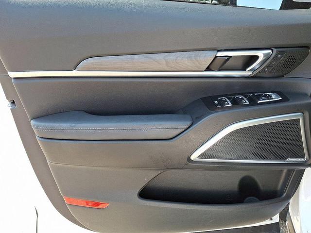 Photo of 2023 Glacial White Pearl Kia Telluride