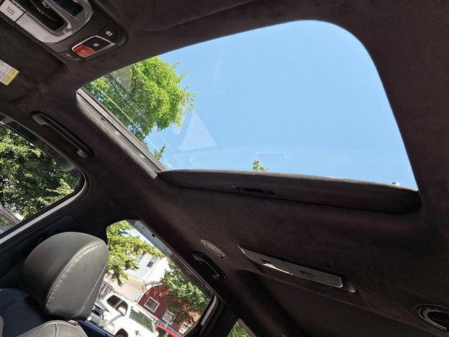 Photo of 2023 Glacial White Pearl Kia Telluride