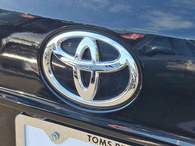 Photo of 2021 Midnight Black Metallic Toyota Highlander