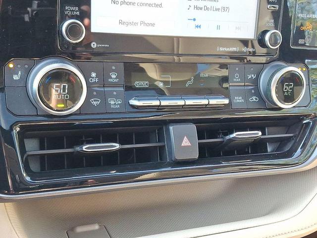Photo of 2021 Midnight Black Metallic Toyota Highlander