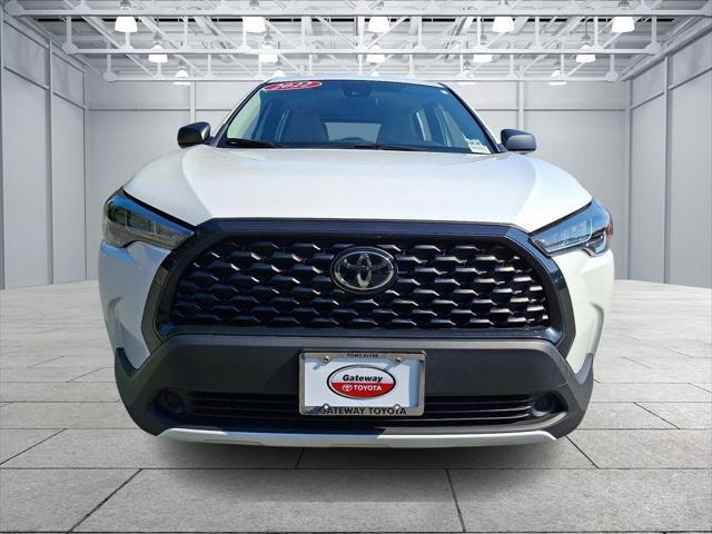 Photo of 2022 Pearl Toyota Corolla Cross