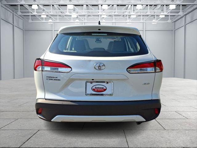 Photo of 2022 Pearl Toyota Corolla Cross