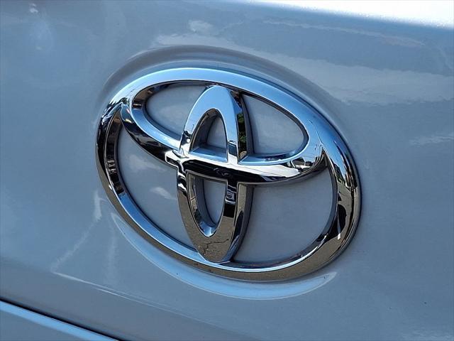 Photo of 2022 Pearl Toyota Corolla Cross
