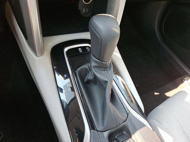 Photo of 2022 Pearl Toyota Corolla Cross