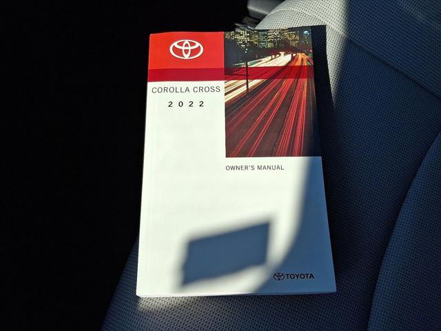 Photo of 2022 Pearl Toyota Corolla Cross
