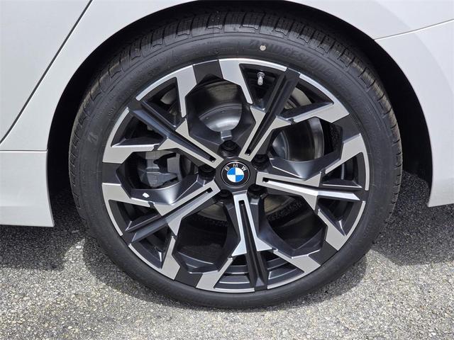 Photo of 2025 Alpine White BMW 330
