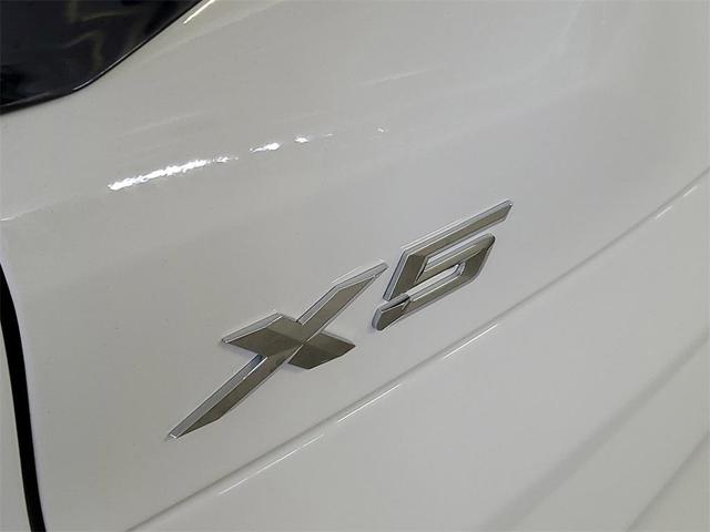 Photo of 2026 Alpine White BMW X5
