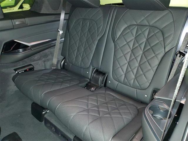 Photo of 2026 Alpine White BMW X7