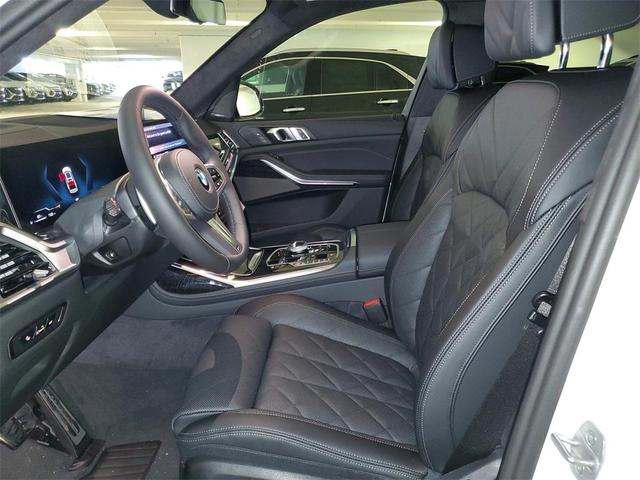 Photo of 2026 Alpine White BMW X7