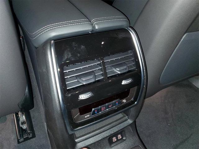Photo of 2026 Alpine White BMW X7