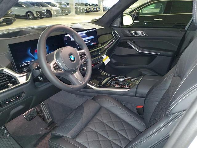 Photo of 2026 Alpine White BMW X7
