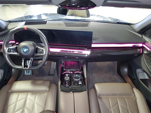 Photo of 2024 Carbon Black Metallic BMW i5