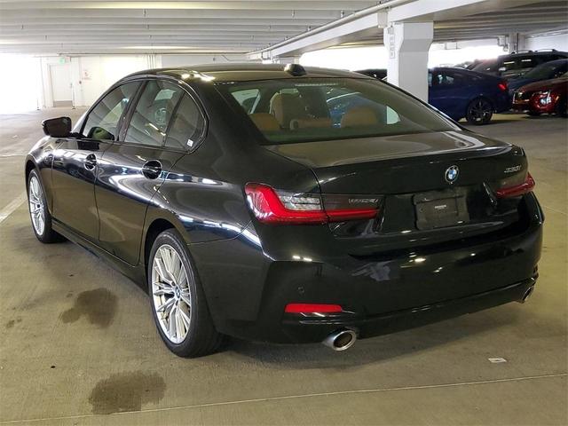 Photo of 2023 Black Sapphire Metallic BMW 330