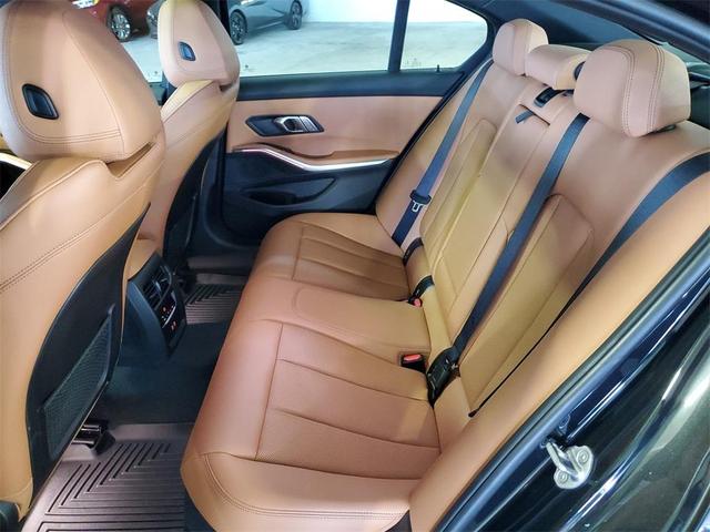Photo of 2023 Black Sapphire Metallic BMW 330