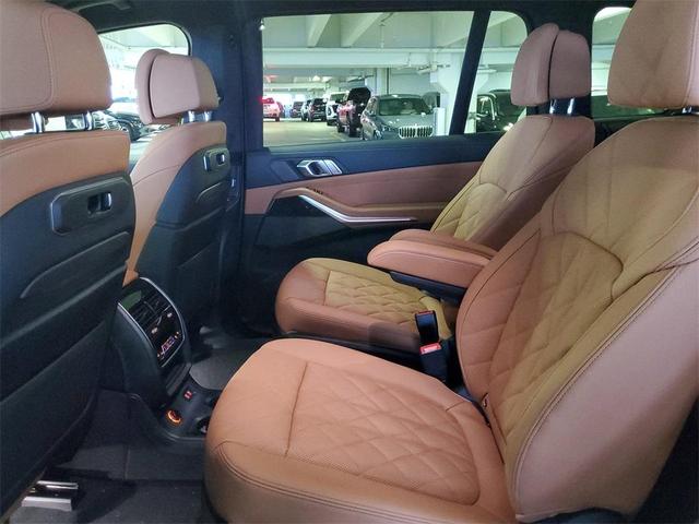 Photo of 2026 Tanzanite Blue II Metallic BMW X7