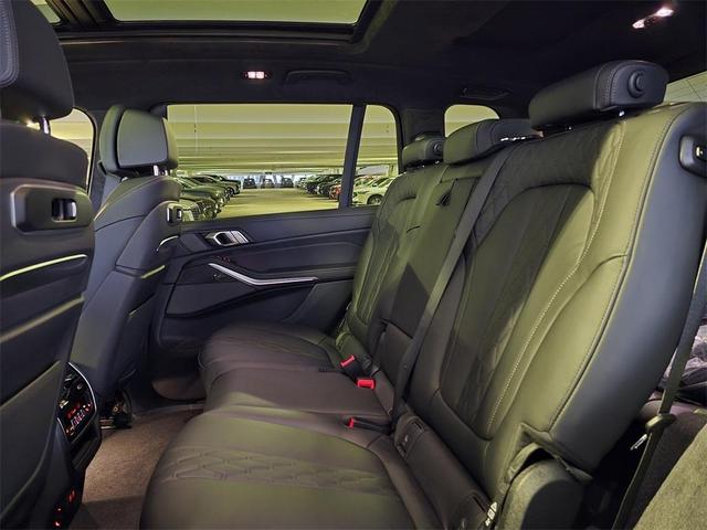 Photo of 2026 Alpine White BMW X7