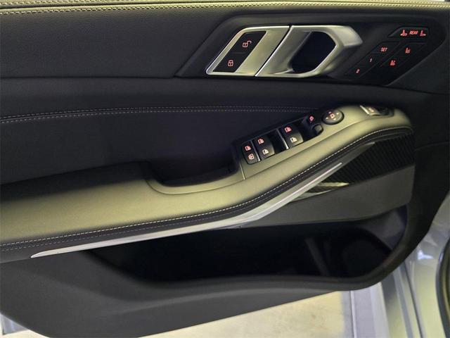 Photo of 2026 Alpine White BMW X7