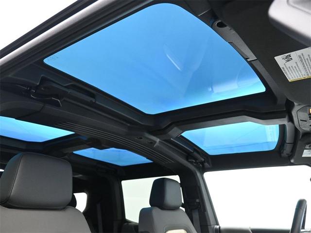 Photo of 2024 Green Matte GMC HUMMER EV SUV