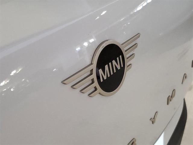 Photo of 2026 White Metallic MINI Countryman