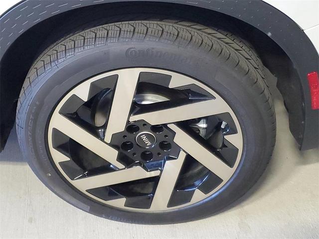 Photo of 2026 White Metallic MINI Countryman