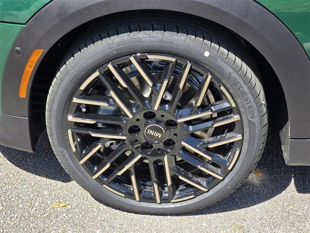 Photo of 2025 British Racing Green IV Metallic MINI Hardtop