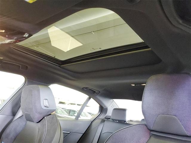 Photo of 2026 Alpine White BMW i5
