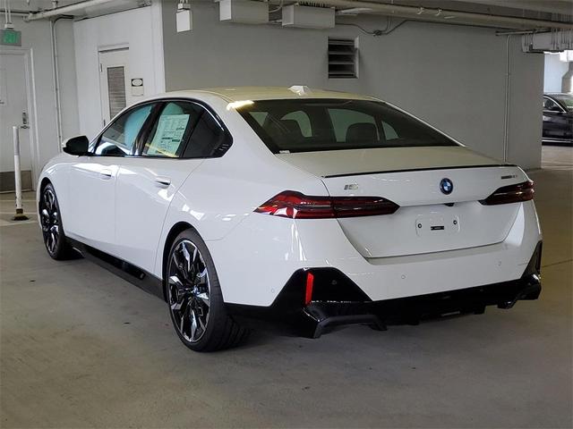 Photo of 2026 Alpine White BMW i5