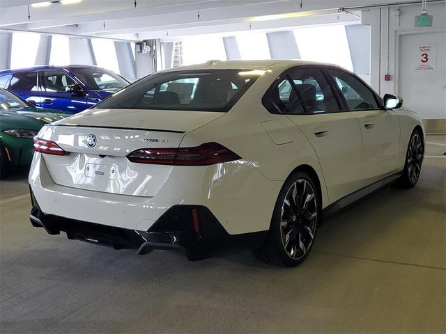 Photo of 2026 Alpine White BMW i5