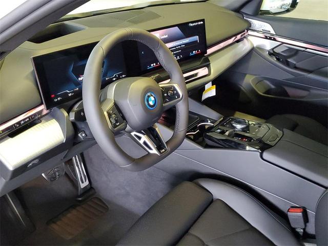 Photo of 2026 Alpine White BMW i5