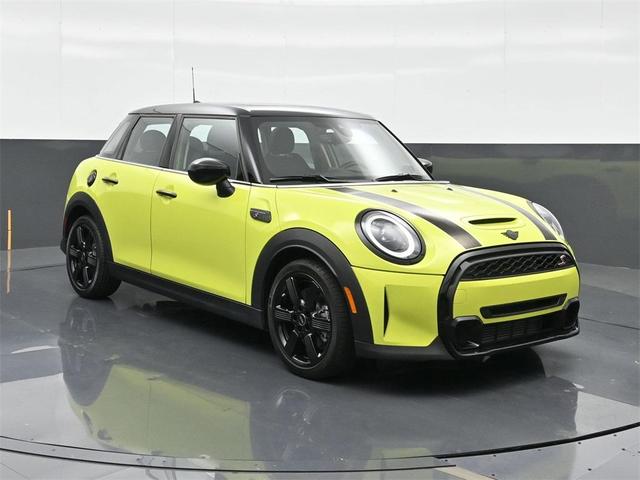 Photo of 2023 Yellow MINI Hardtop