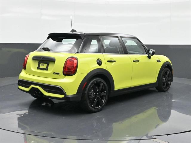Photo of 2023 Yellow MINI Hardtop