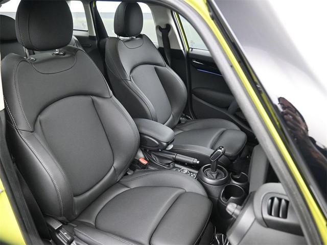 Photo of 2023 Yellow MINI Hardtop