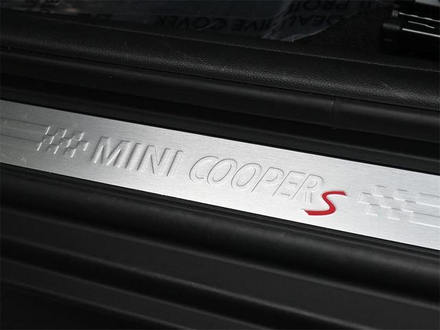Photo of 2023 Yellow MINI Hardtop