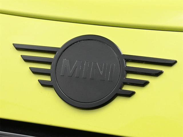 Photo of 2023 Yellow MINI Hardtop