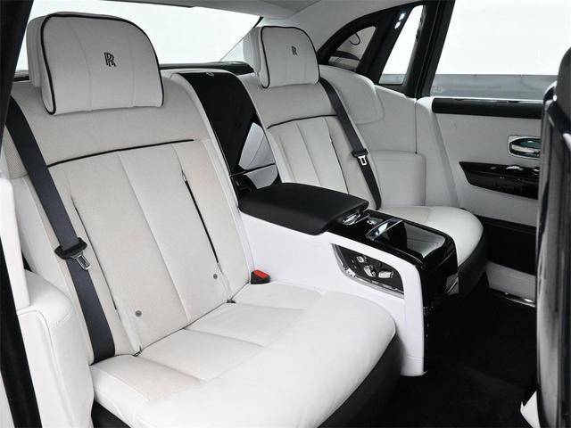 Photo of 2023 Arctic White Rolls-Royce Phantom