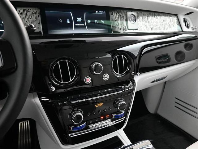 Photo of 2023 Arctic White Rolls-Royce Phantom