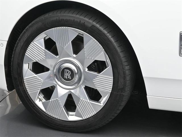 Photo of 2023 Arctic White Rolls-Royce Phantom