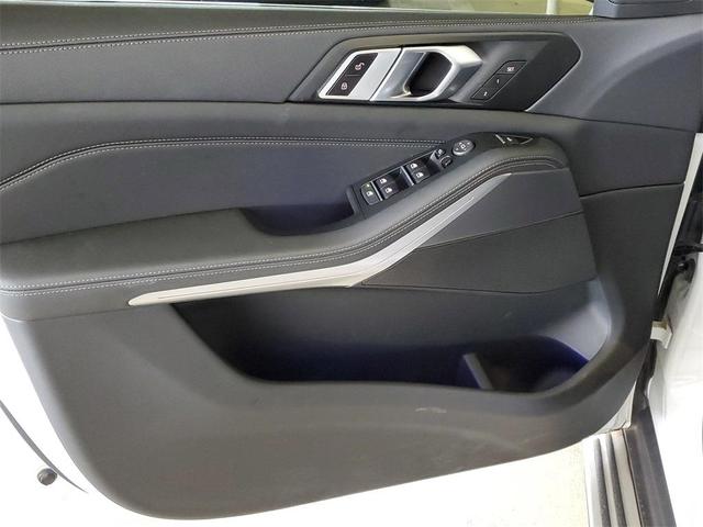 Photo of 2023 Mineral White Metallic BMW X5