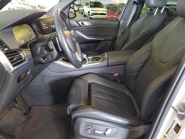 Photo of 2023 Mineral White Metallic BMW X5